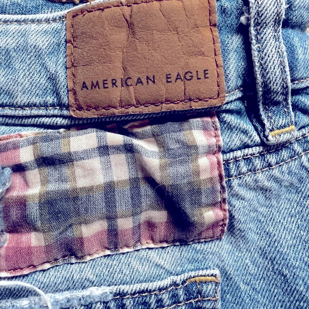 High-Waisted Denim Patch Shorts- American Eagle Outfitters Size 6 - Picture 3 of 6